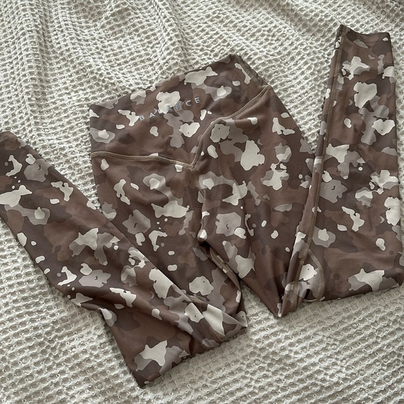 Balance Athletica Leggings Neutral Camo - Picture 1 of 3